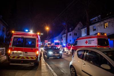 Esslingen: Brandgeruch auf der Intensivstation im Krankenhaus loest Grosseinsatz aus